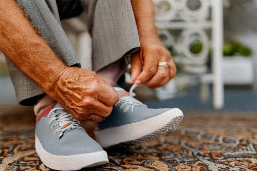 Lacing up sneakers with good traction
